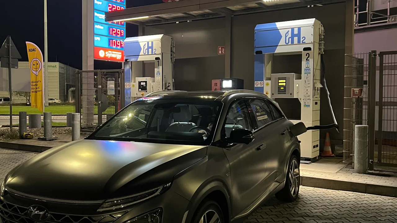 Tanken bij vliegveld keulen
